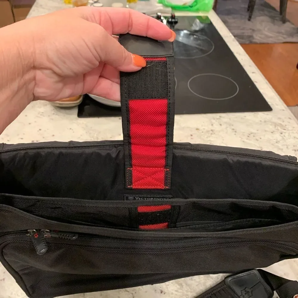 VICTORINOX Swiss Army Laptop Crossbody Bag